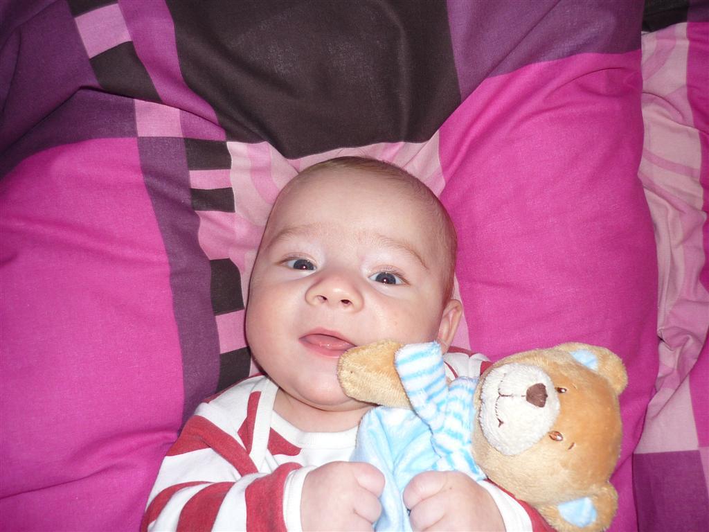 dovolte mi predstavit, mojho kamarata medvedika Teddyho
