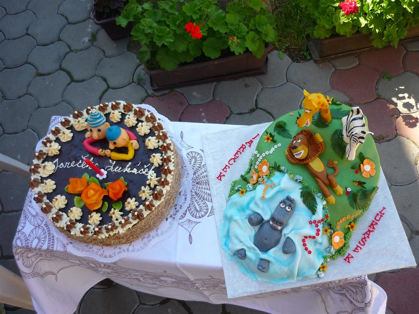 A to su nase torticky. Jedna od babky, druha od rodicov