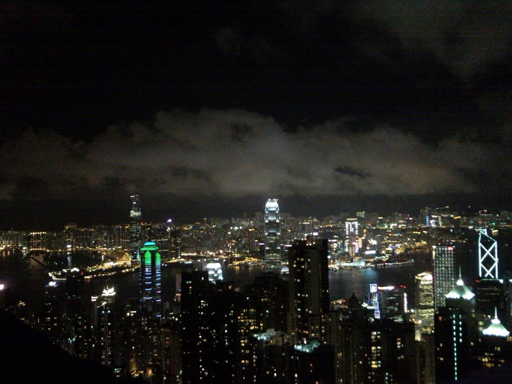 Nocny zur v HK sa moze zacat. 